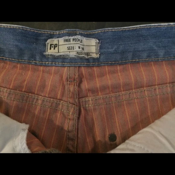 Free People Distressed Light Wash Jean Shorts s 28 - Picture 6 of 9